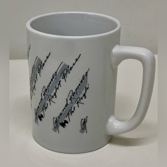 1980s Vintage Grand Rapids The Right Place Calder Sculpture 11 oz Coffee Mug - Picture 11 of 14